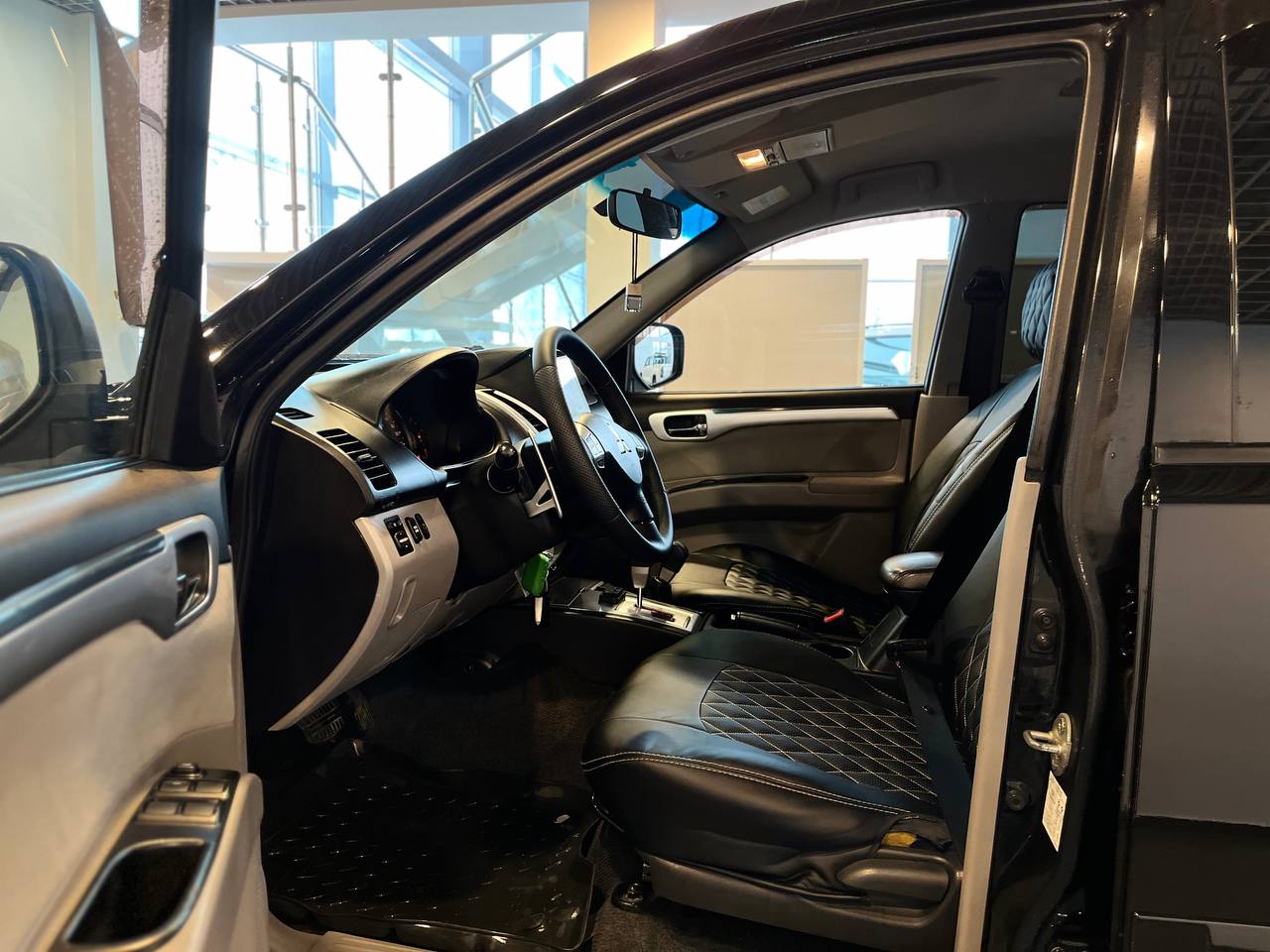 MITSUBISHI PAJERO SPORT