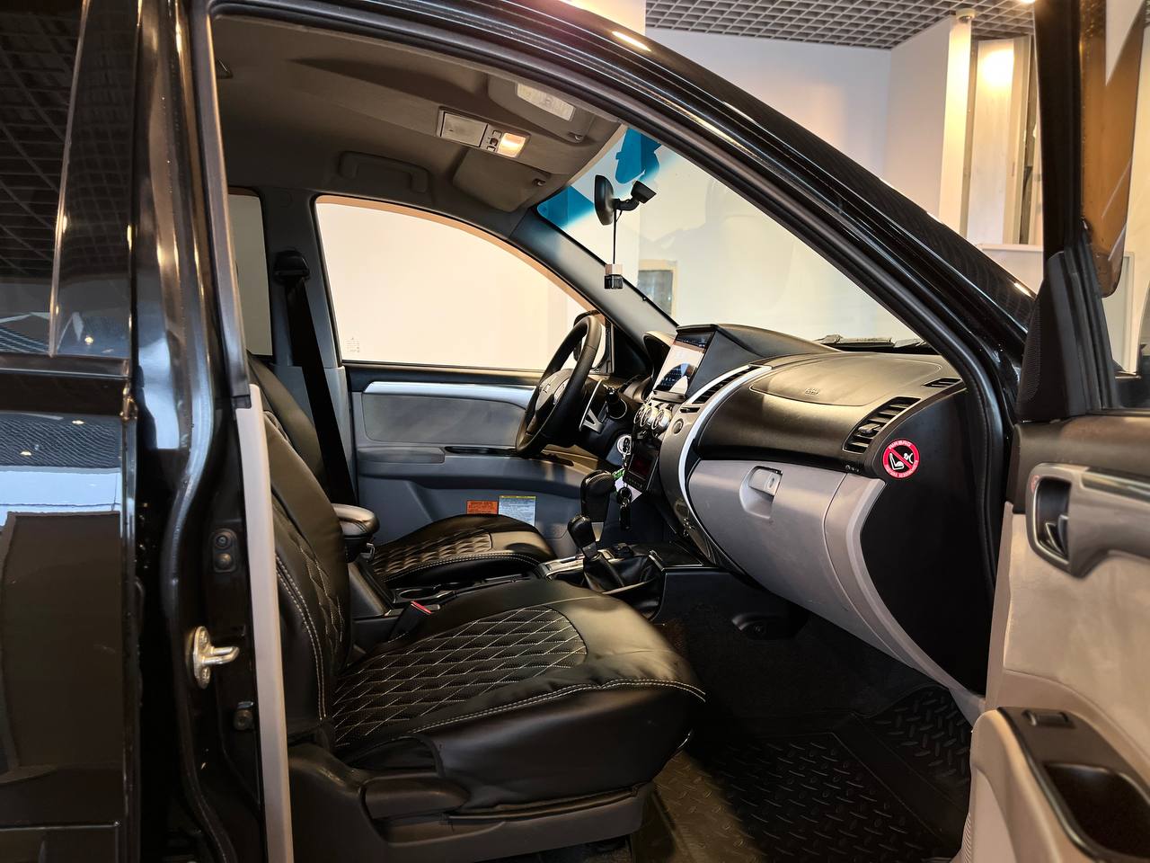 MITSUBISHI PAJERO SPORT