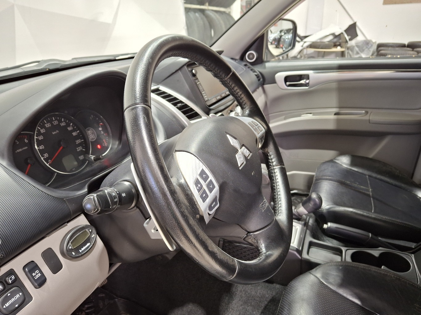 MITSUBISHI PAJERO SPORT