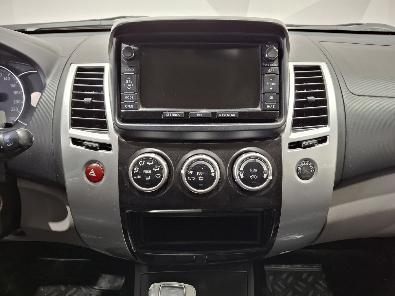 MITSUBISHI PAJERO SPORT