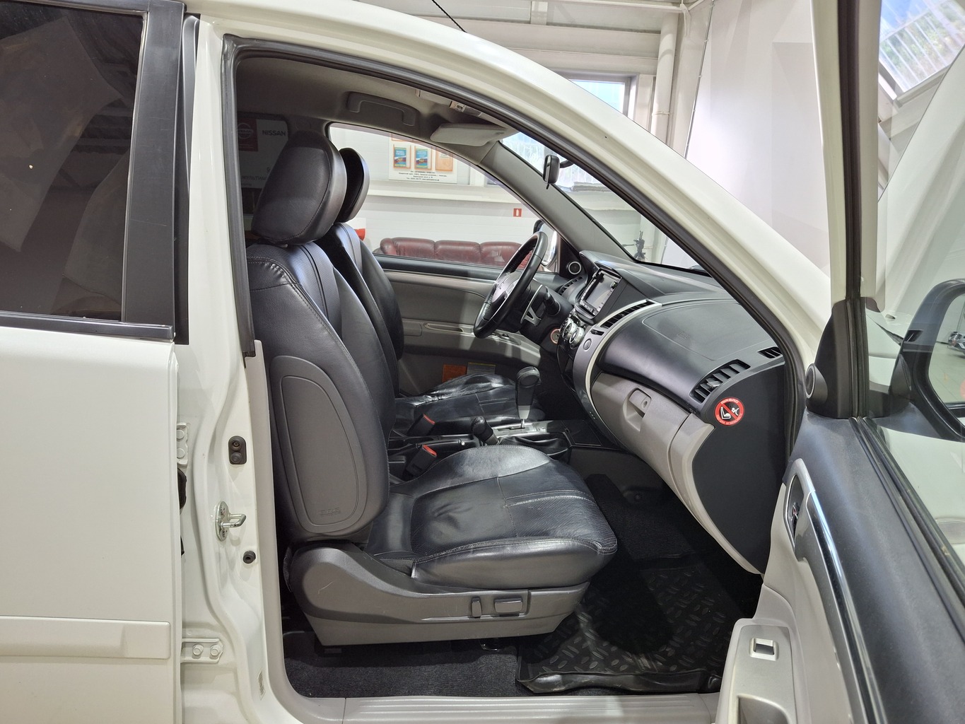 MITSUBISHI PAJERO SPORT