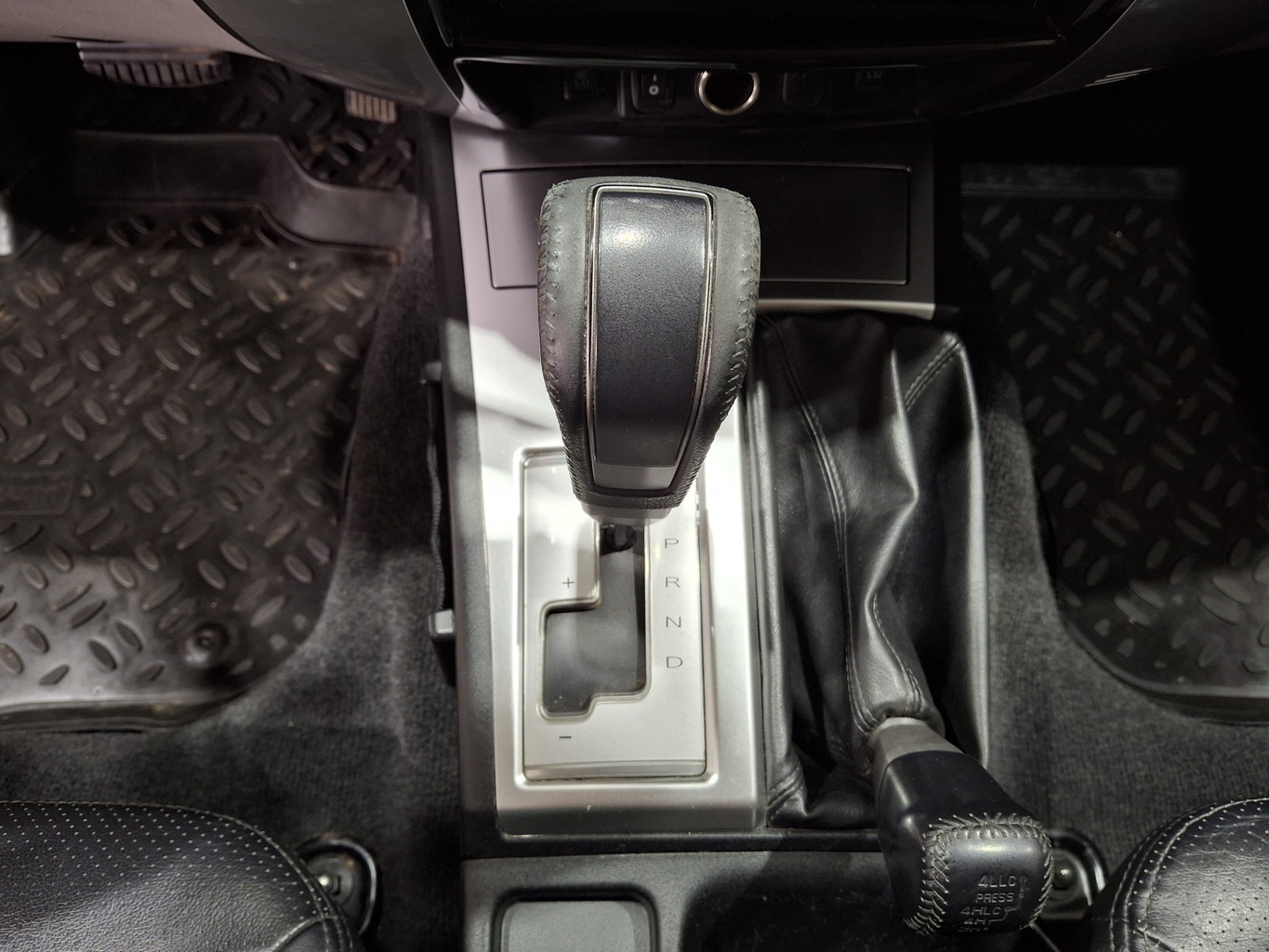 MITSUBISHI PAJERO SPORT
