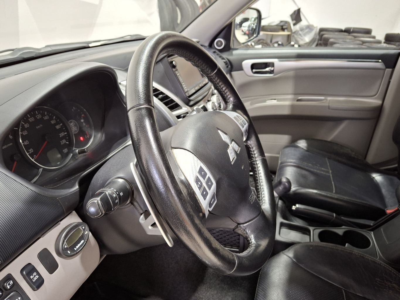 MITSUBISHI PAJERO SPORT