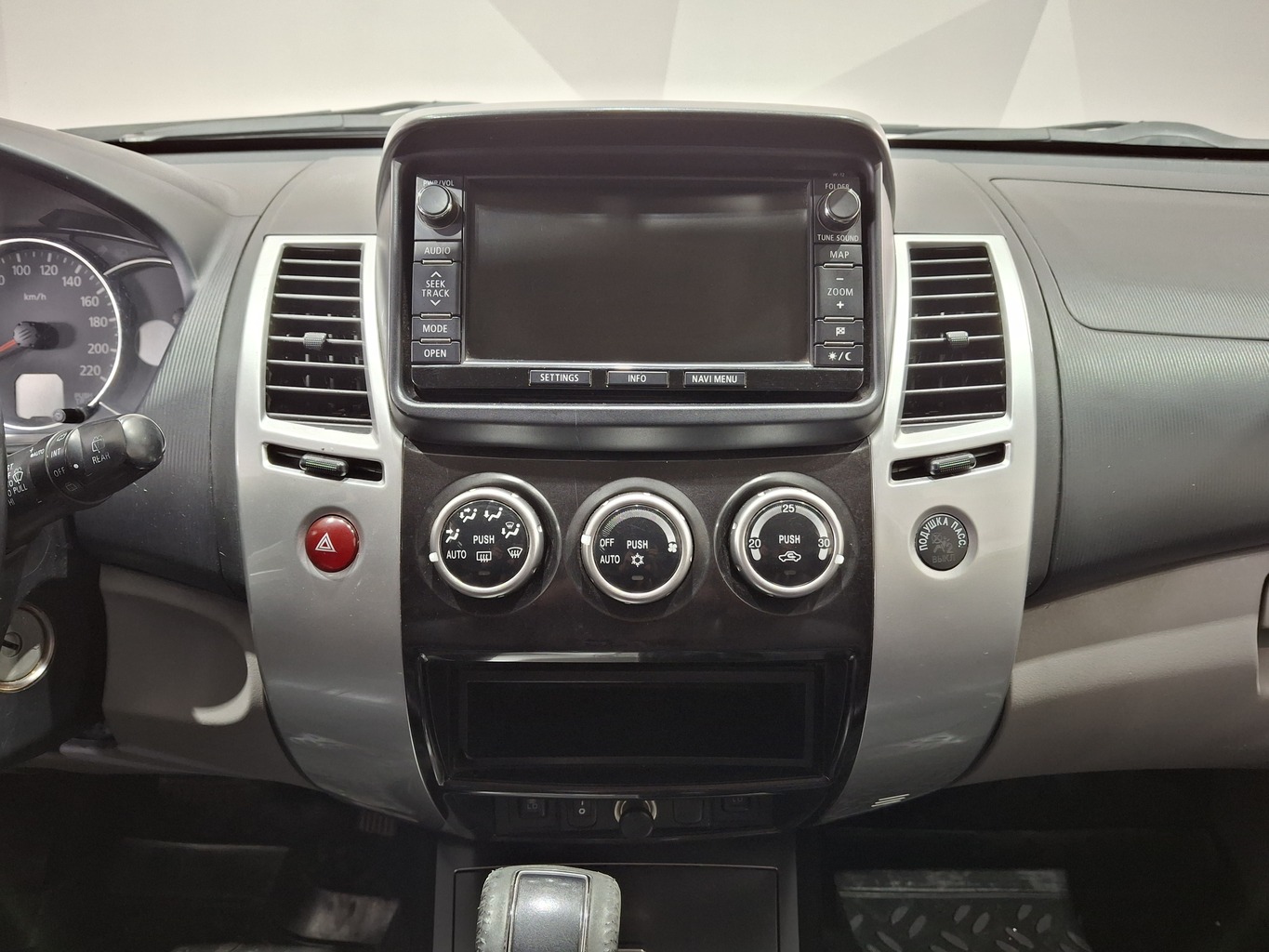 MITSUBISHI PAJERO SPORT
