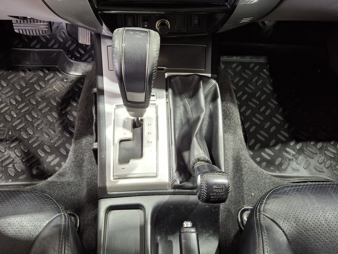 MITSUBISHI PAJERO SPORT