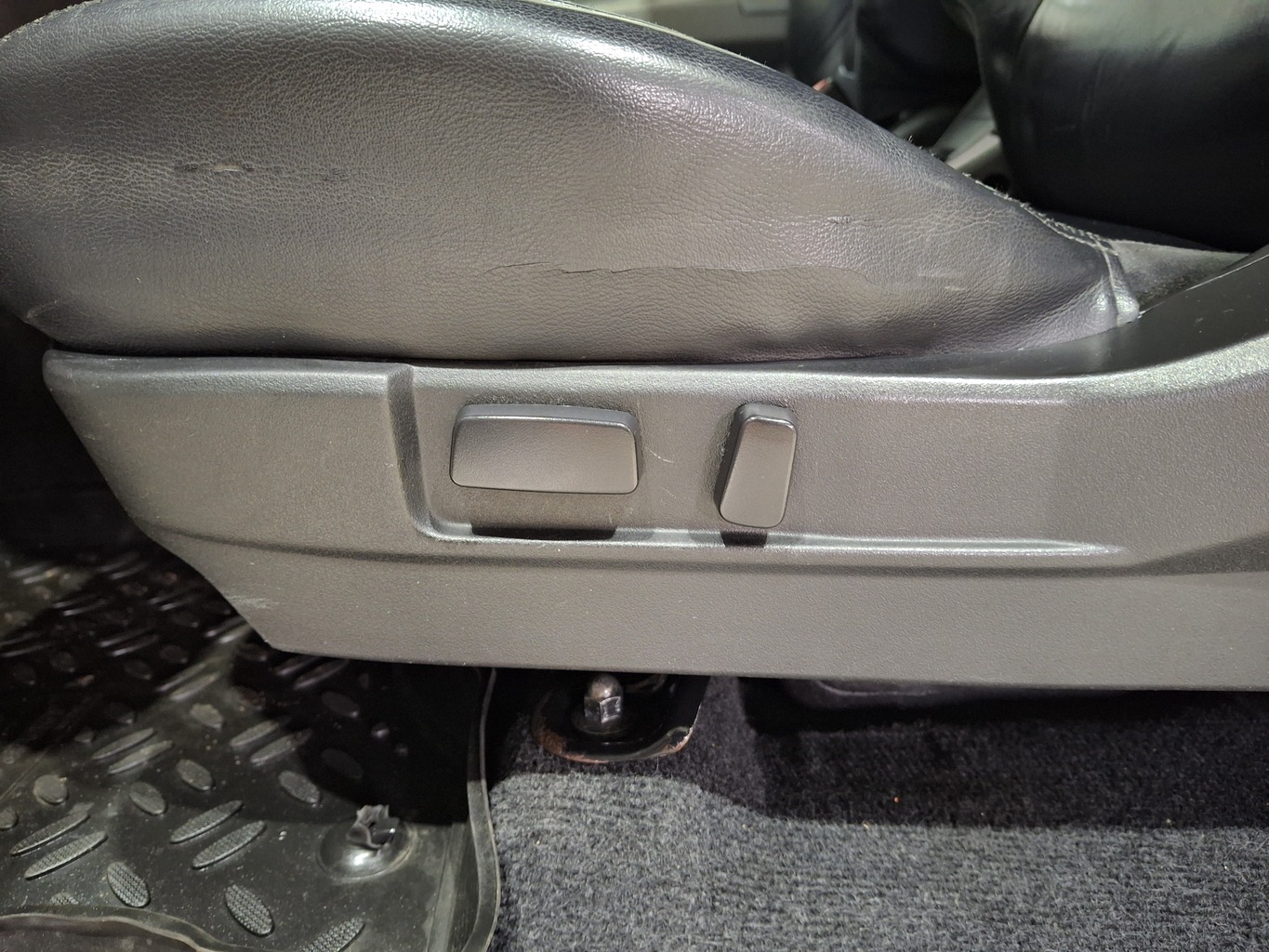 MITSUBISHI PAJERO SPORT