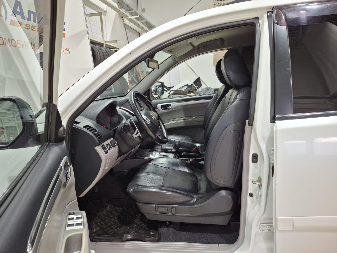 MITSUBISHI PAJERO SPORT
