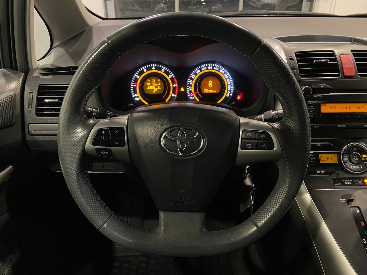 TOYOTA AURIS