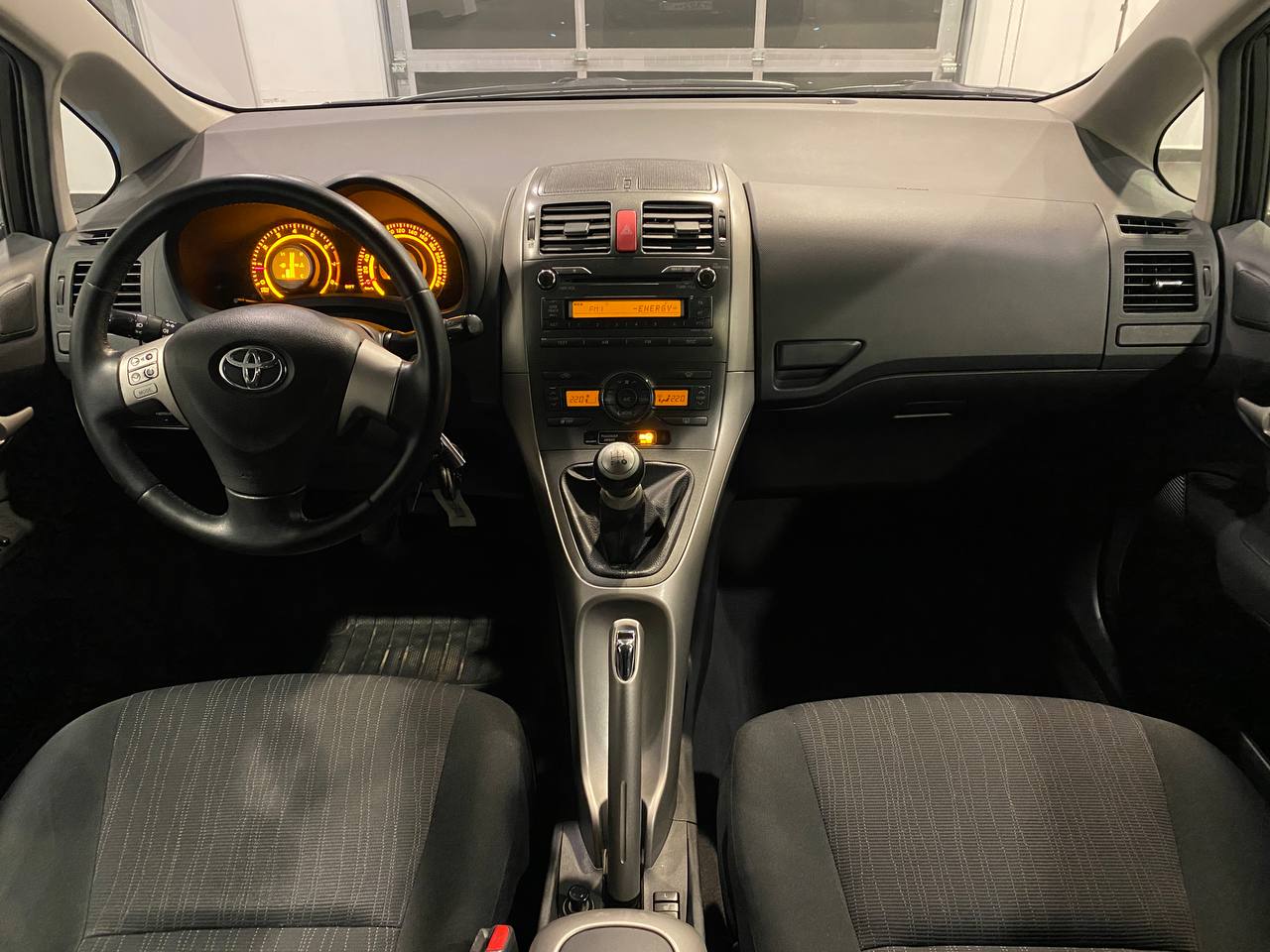 TOYOTA AURIS