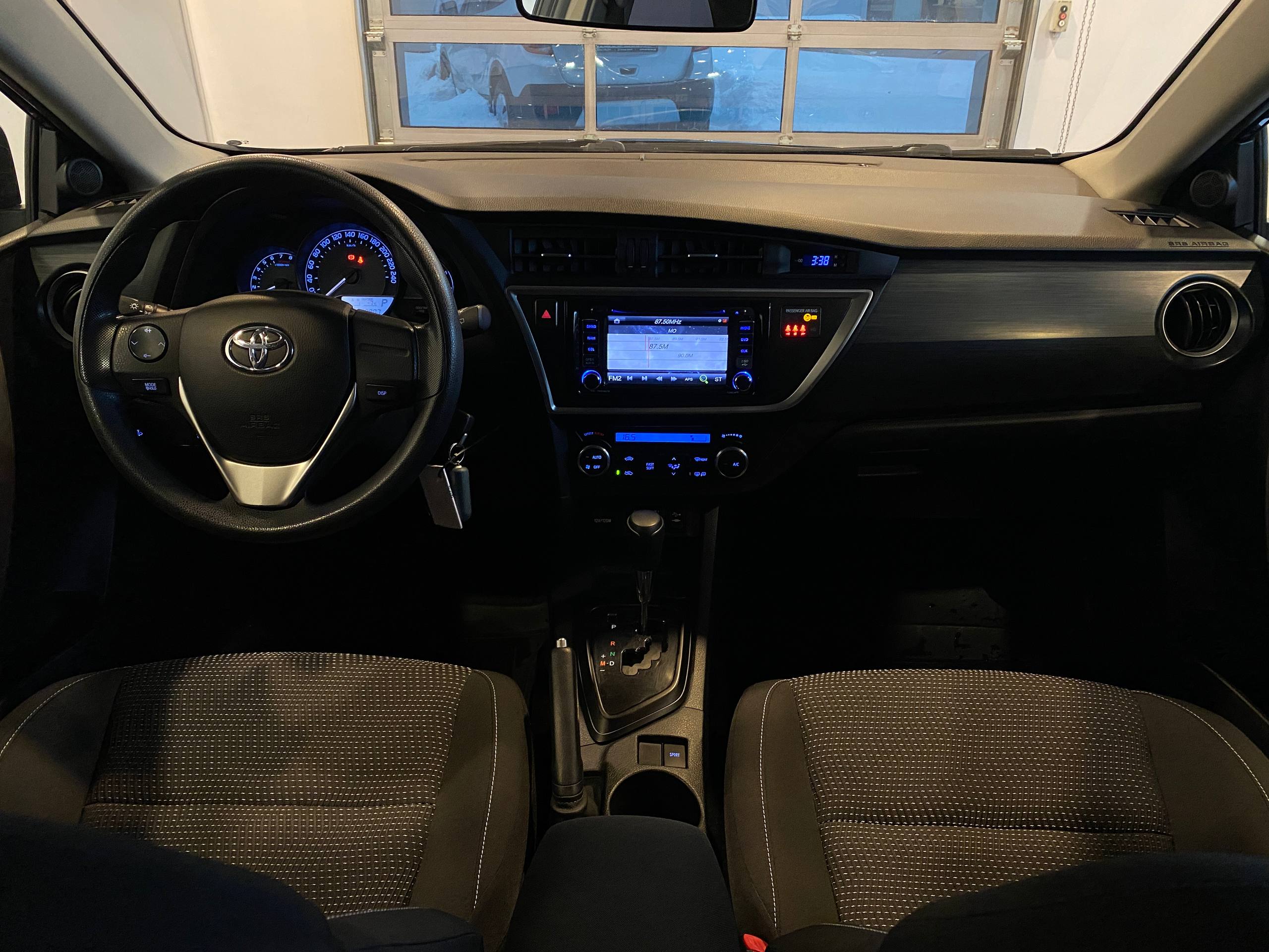 TOYOTA AURIS