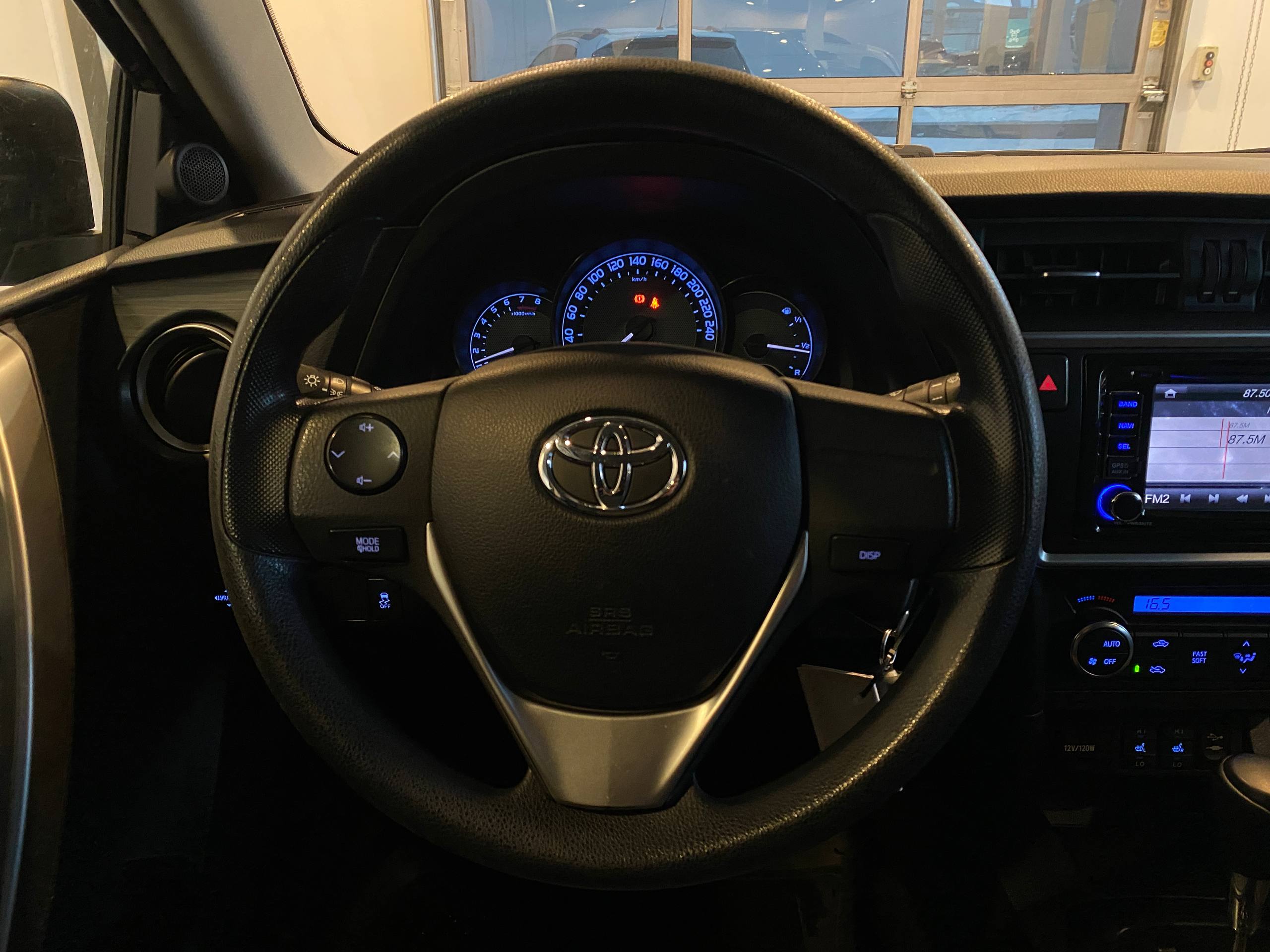 TOYOTA AURIS