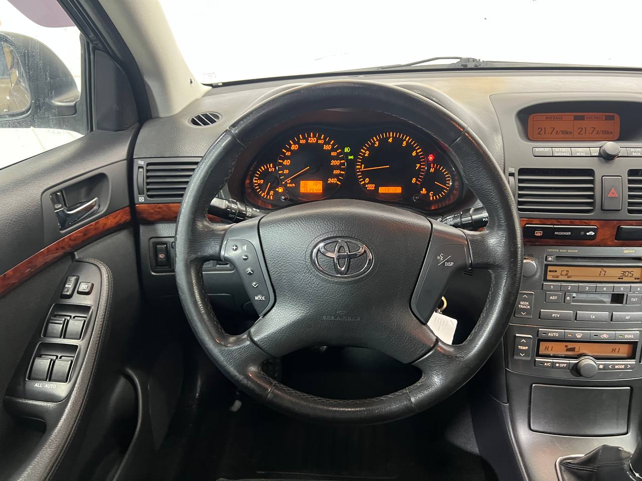 TOYOTA AVENSIS