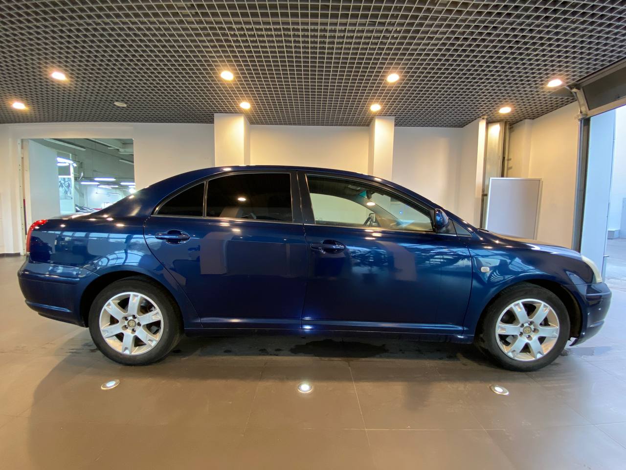 TOYOTA AVENSIS