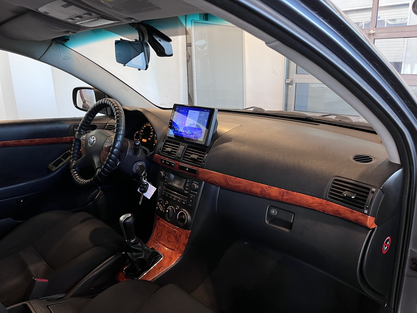 TOYOTA AVENSIS
