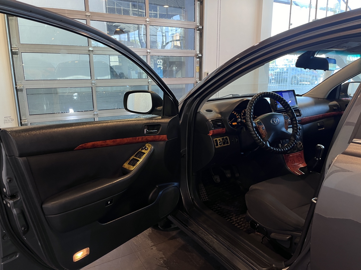 TOYOTA AVENSIS