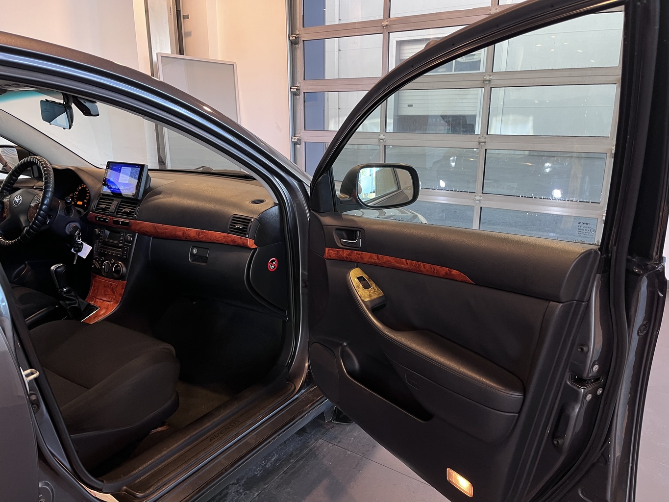 TOYOTA AVENSIS