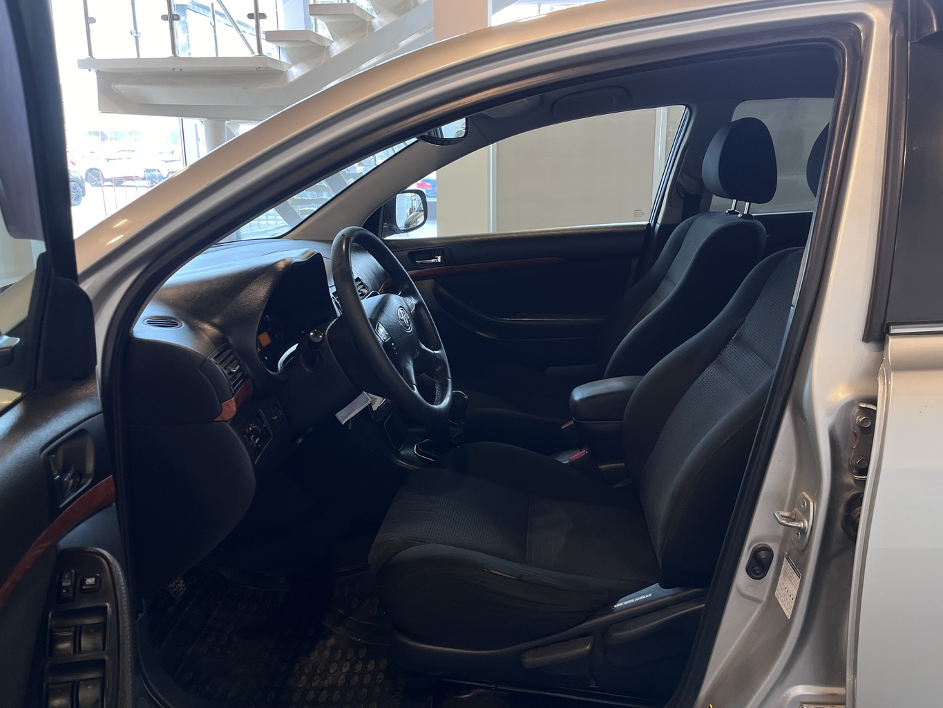 TOYOTA AVENSIS