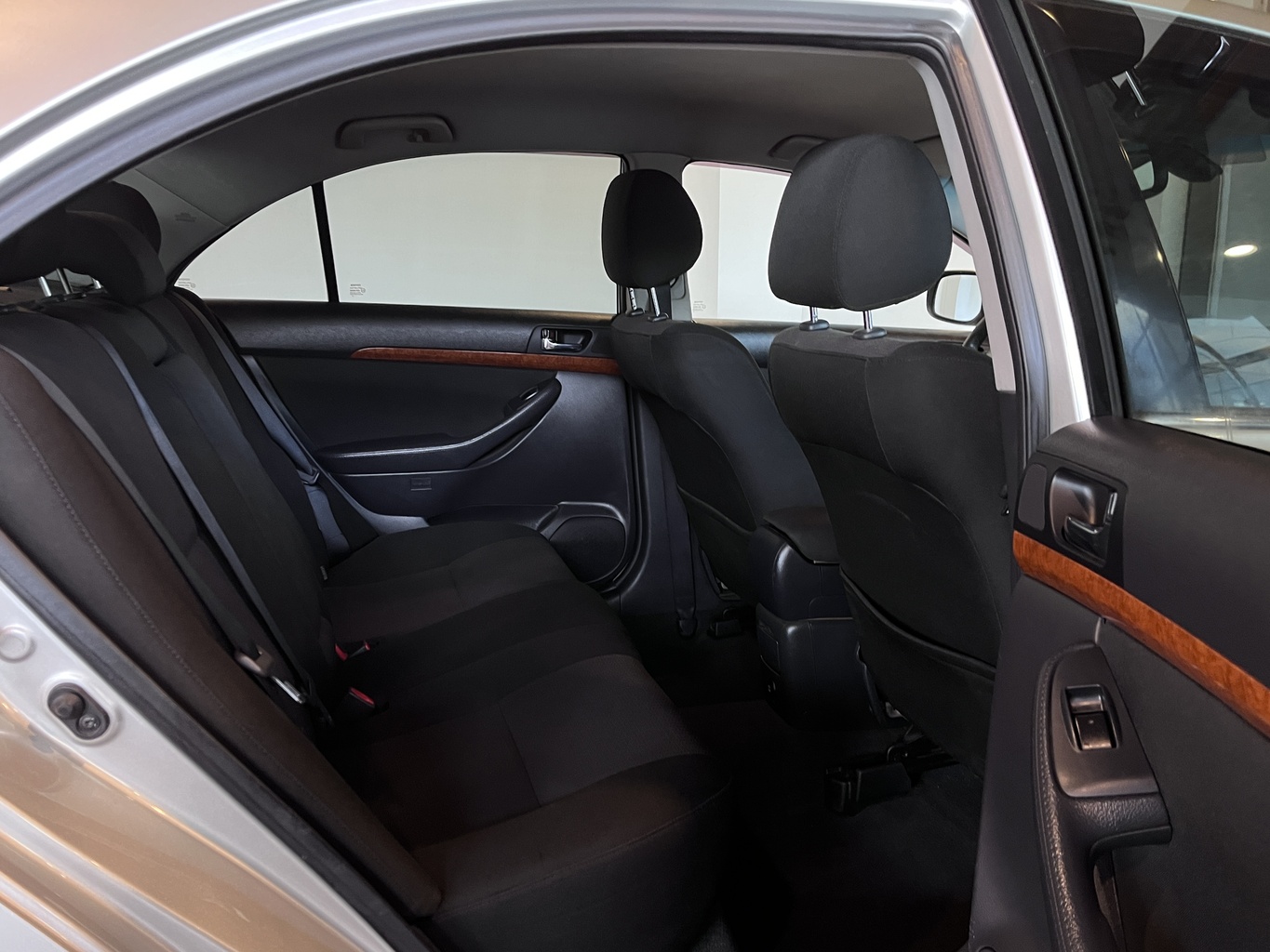 TOYOTA AVENSIS
