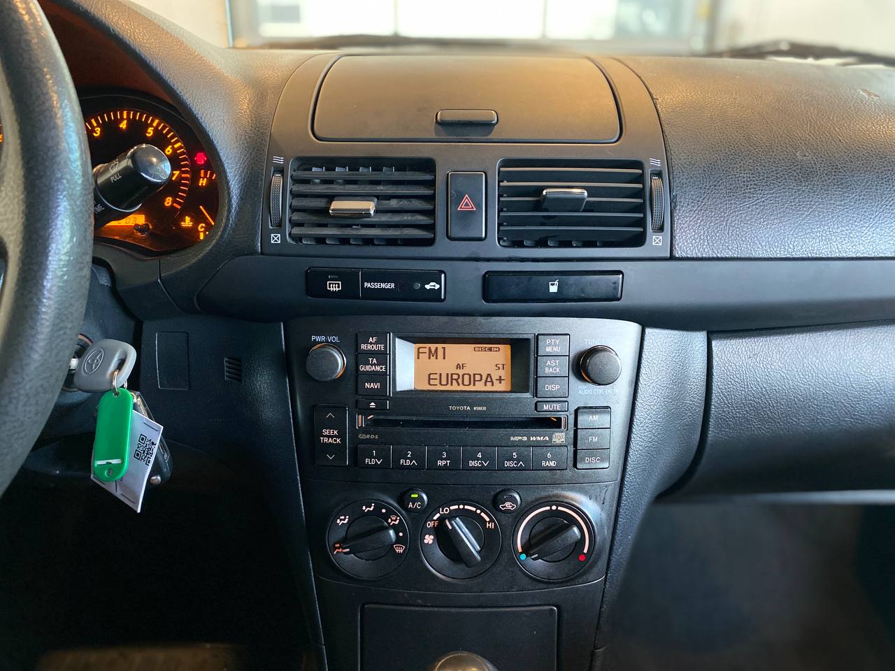TOYOTA AVENSIS