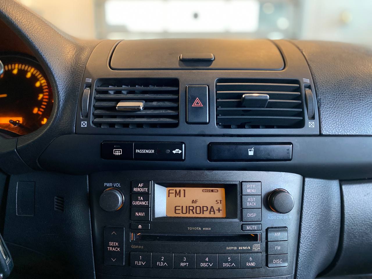 TOYOTA AVENSIS