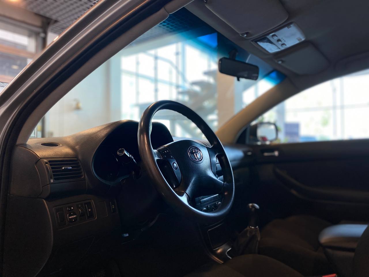 TOYOTA AVENSIS