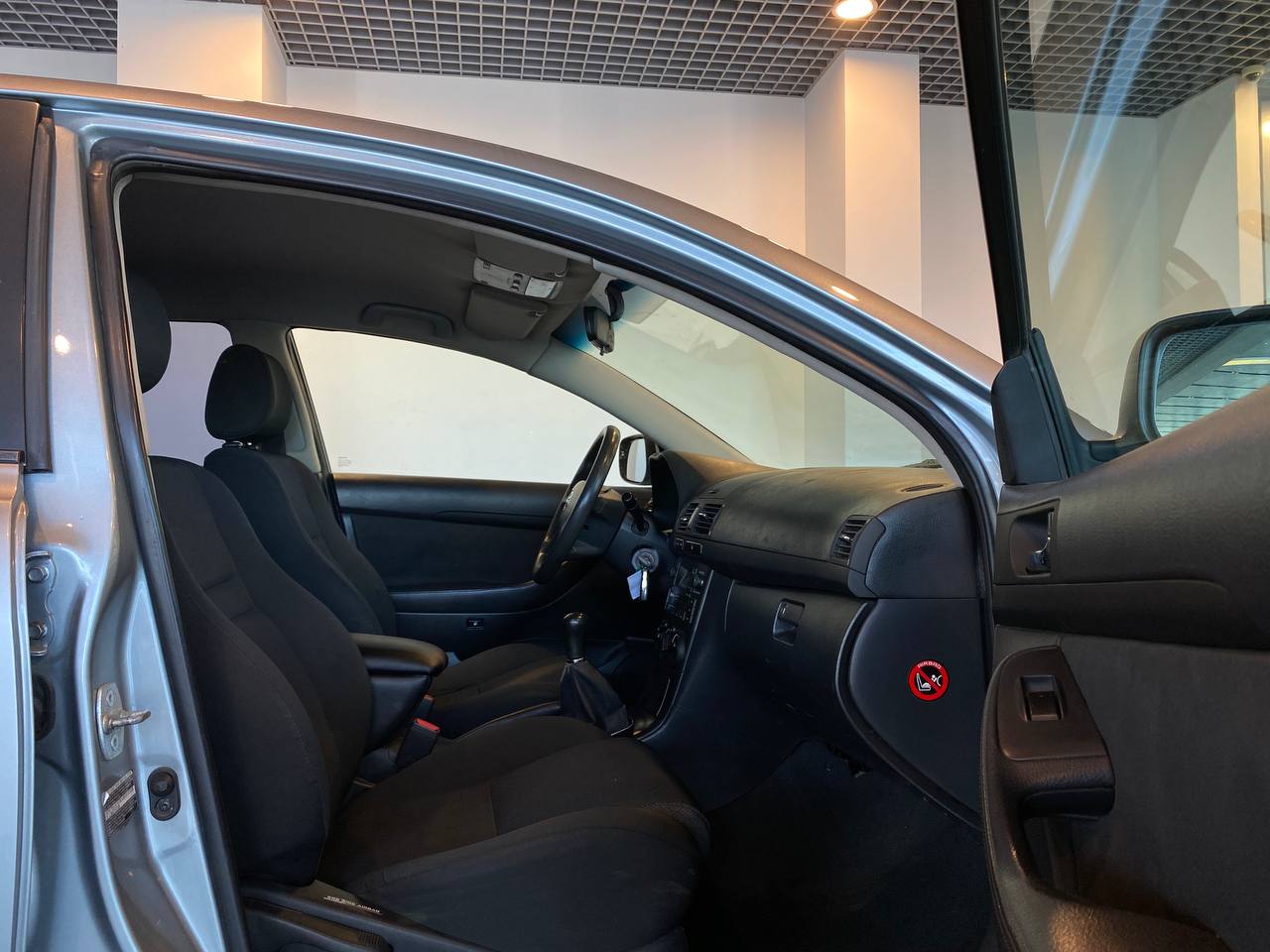 TOYOTA AVENSIS