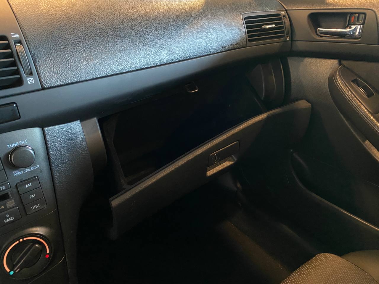 TOYOTA AVENSIS