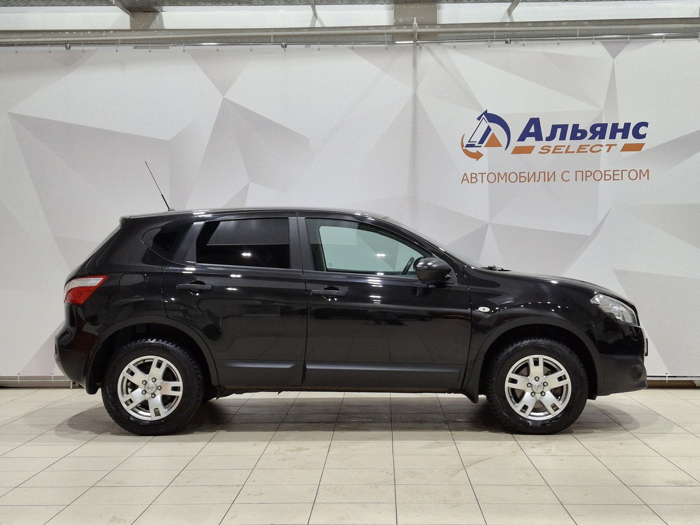 NISSAN QASHQAI 2011 г.