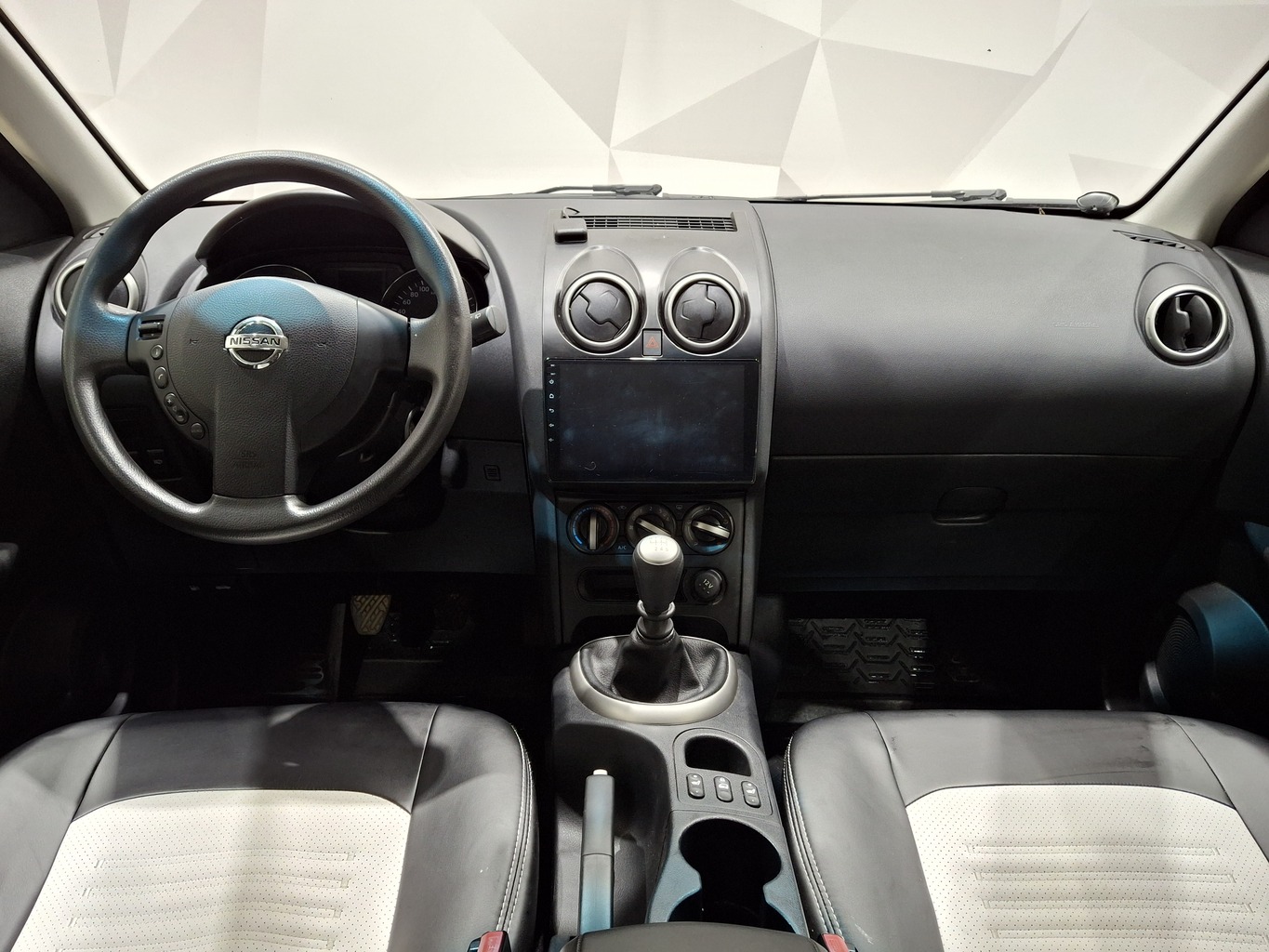 NISSAN QASHQAI 2011 г.