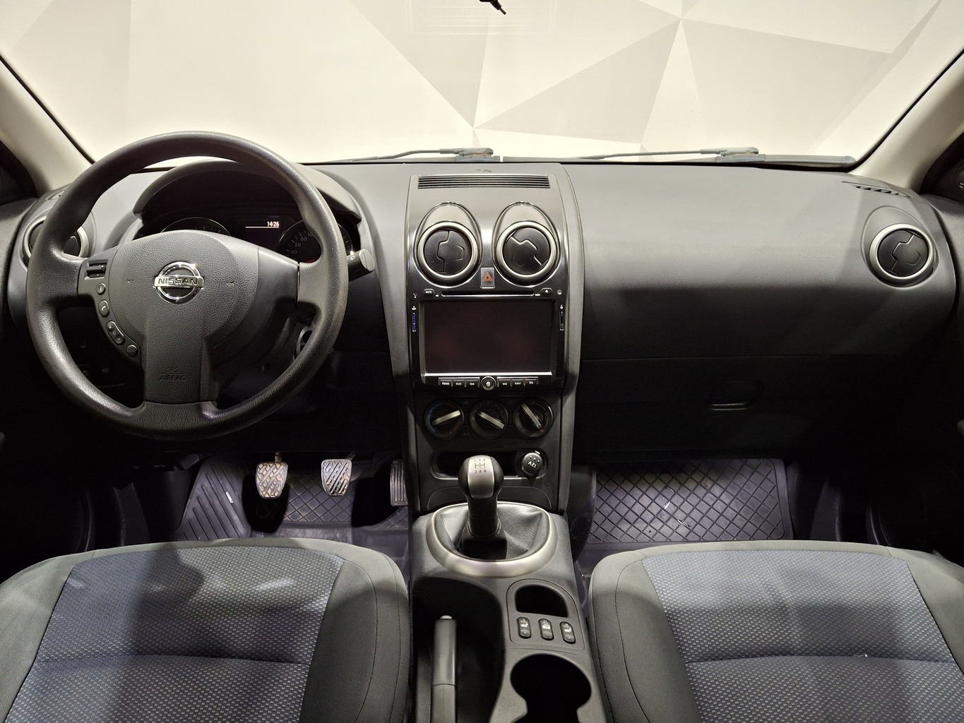 NISSAN QASHQAI 2011 г.