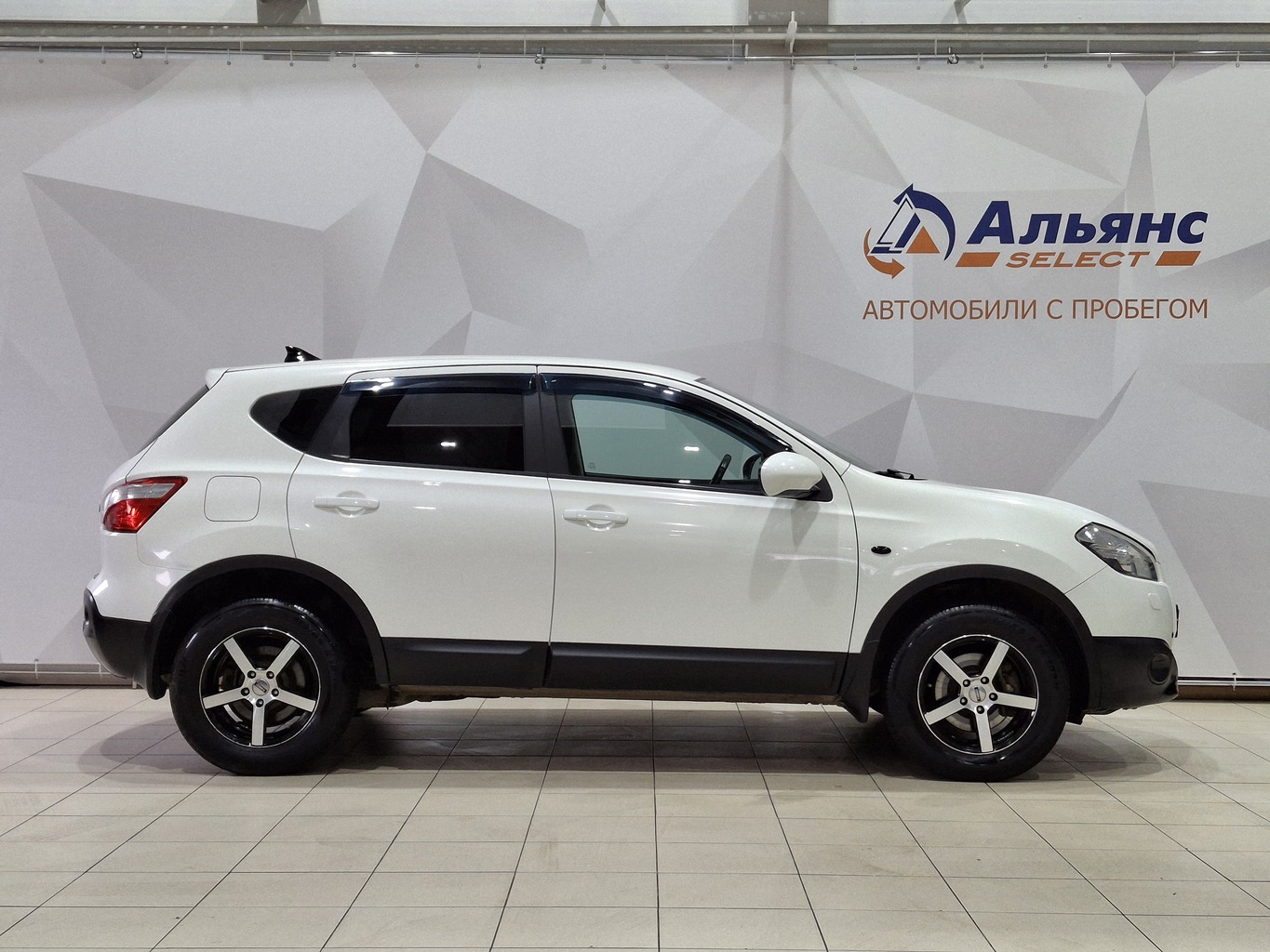 NISSAN QASHQAI 2011 г.