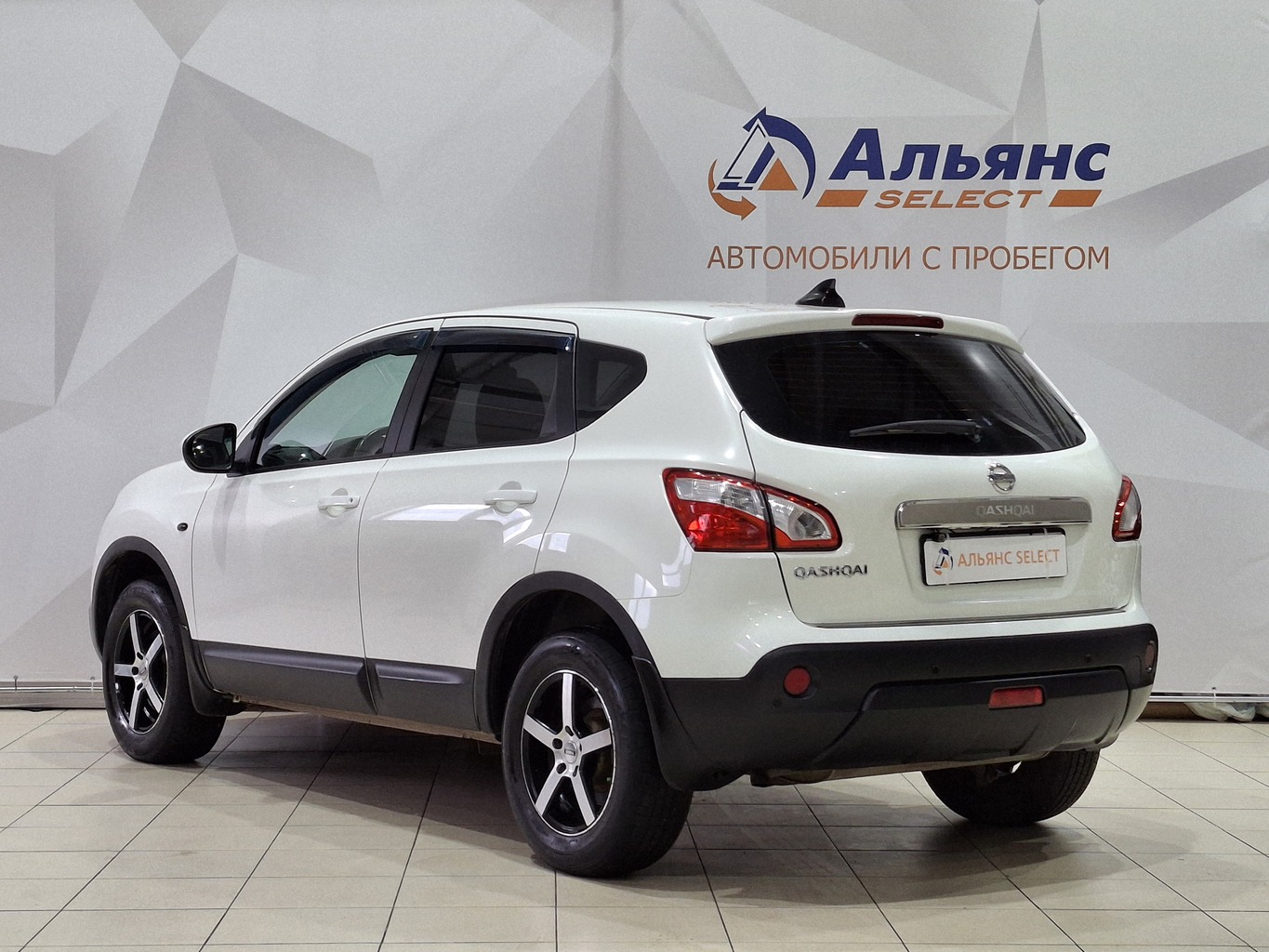 NISSAN QASHQAI 2011 г.
