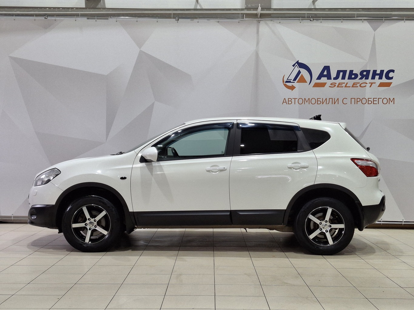 NISSAN QASHQAI 2011 г.