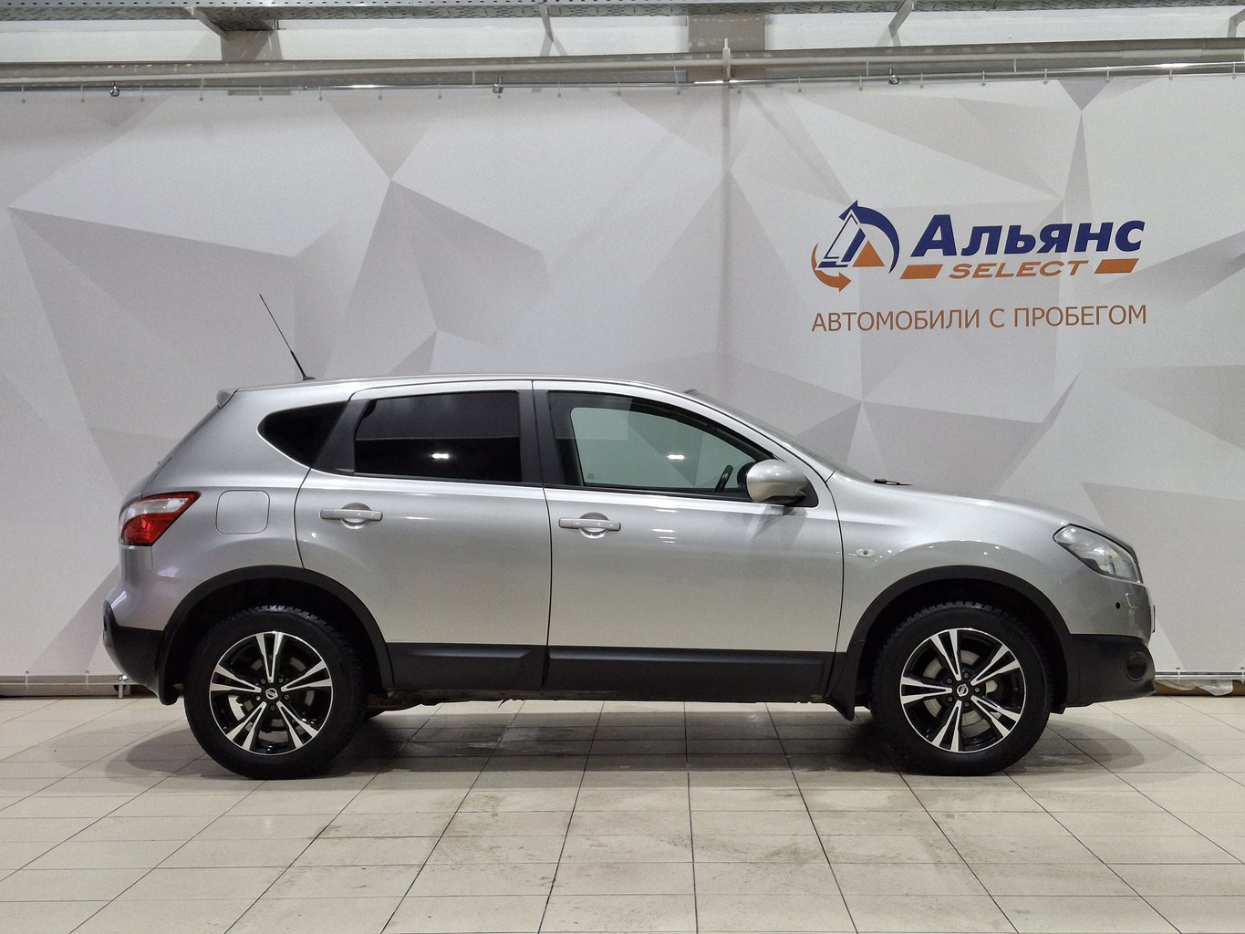 NISSAN QASHQAI 2013 г.