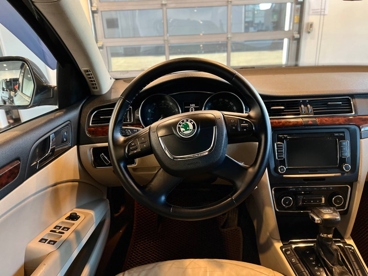 SKODA SUPERB