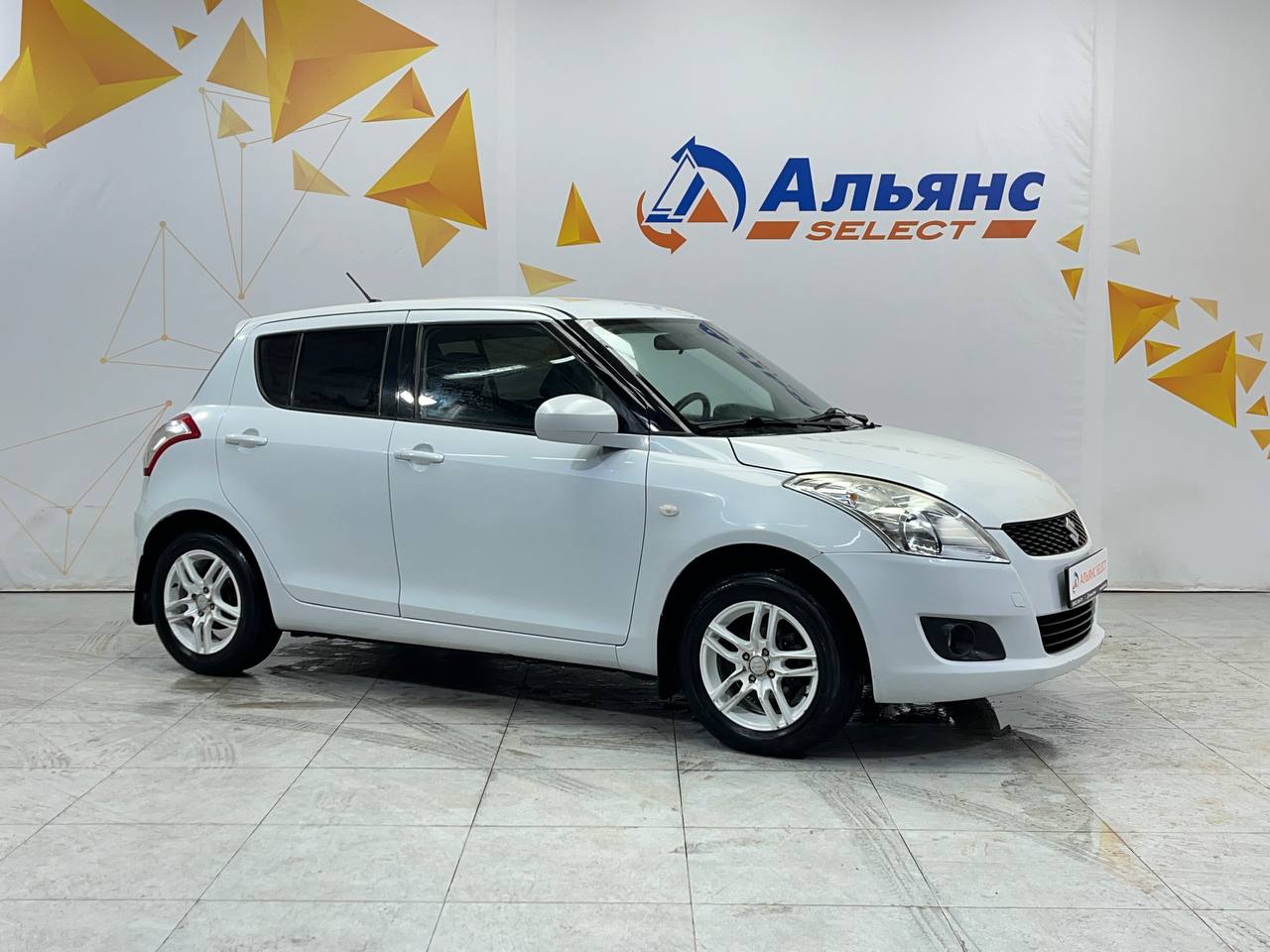 SUZUKI SWIFT