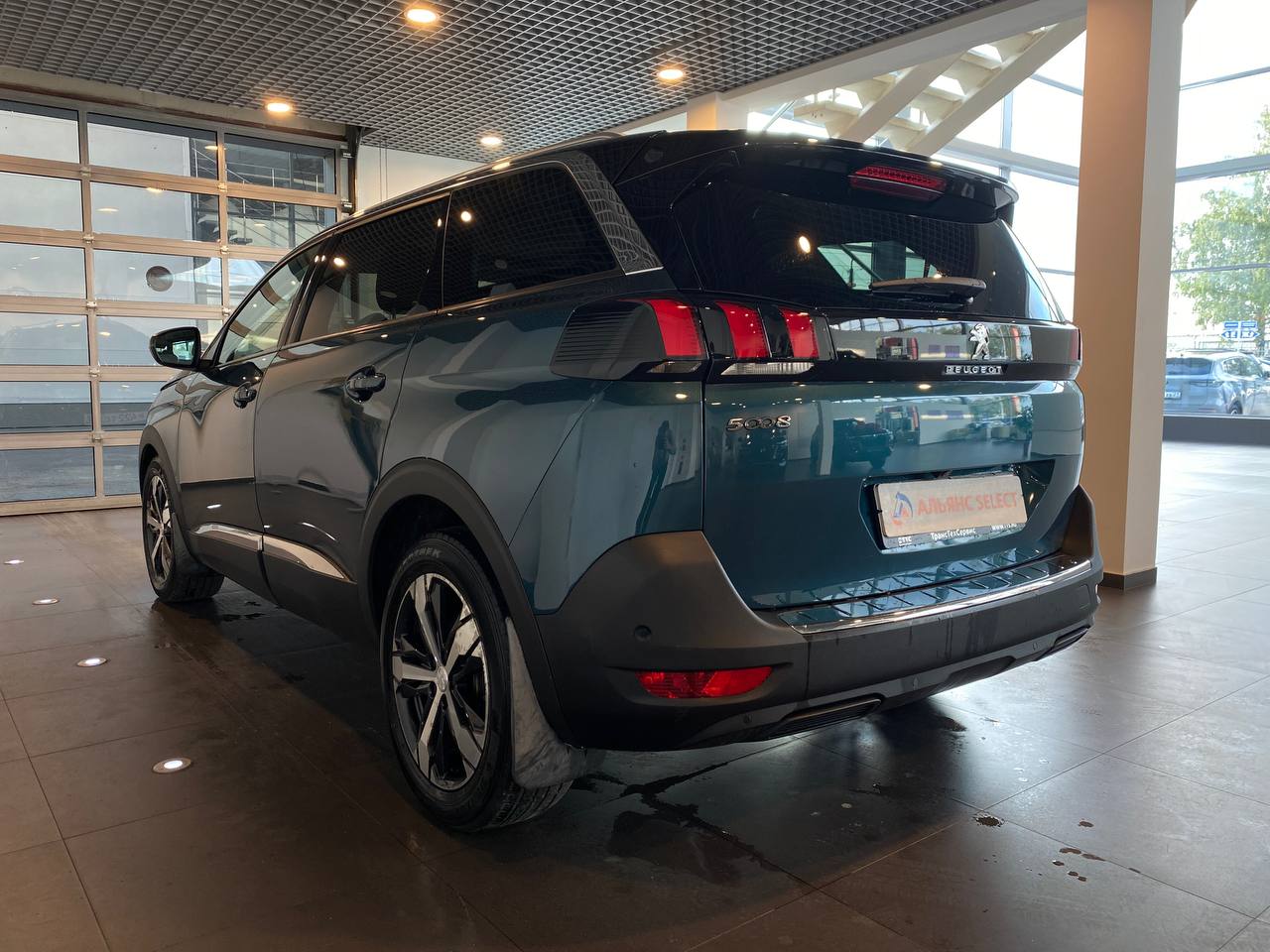PEUGEOT 5008
