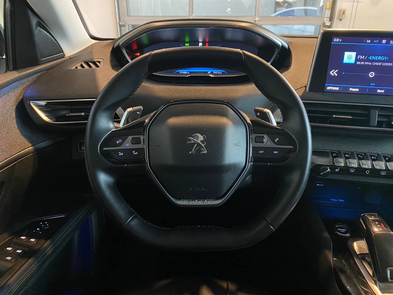 PEUGEOT 5008