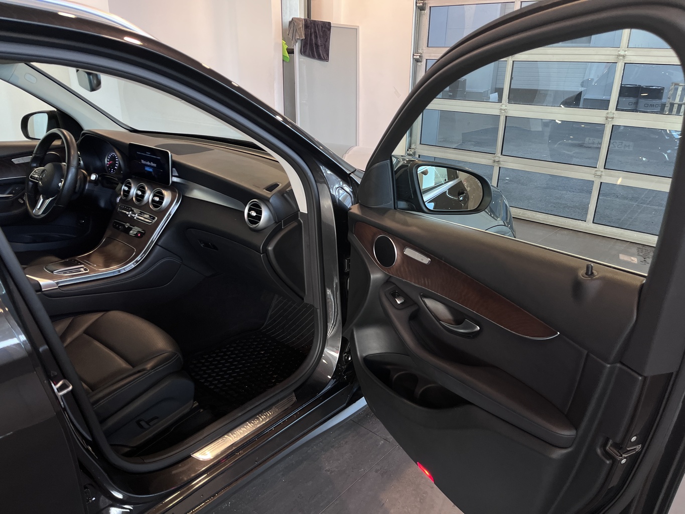 MERCEDES-BENZ GLC