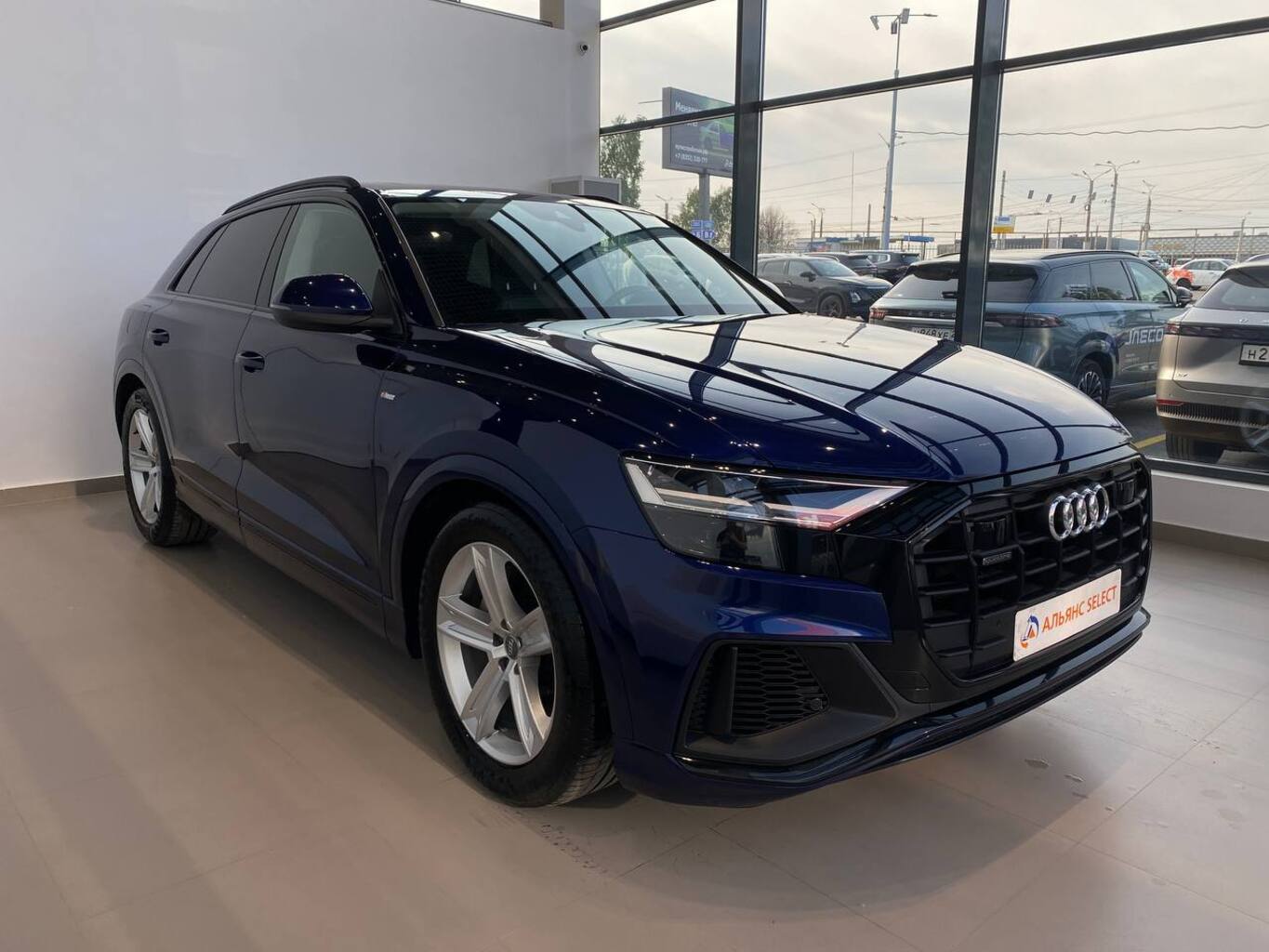 AUDI Q8