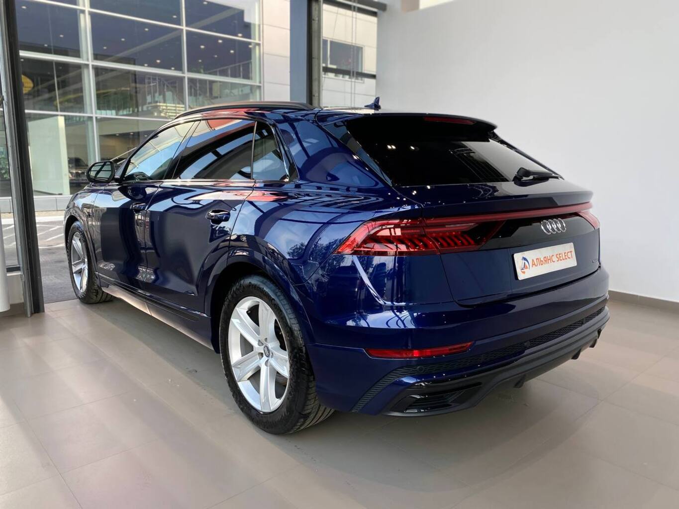 AUDI Q8