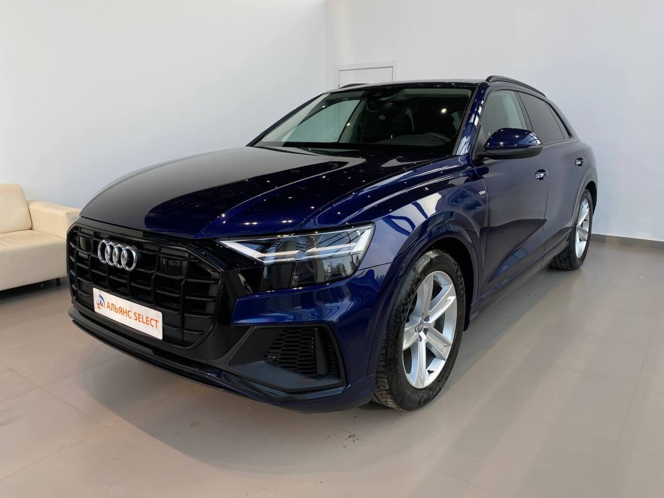 AUDI Q8