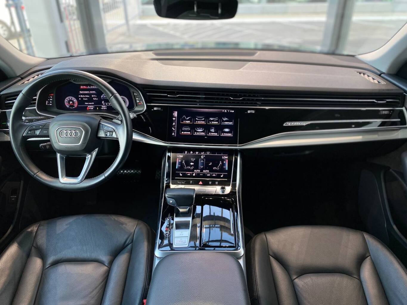 AUDI Q8