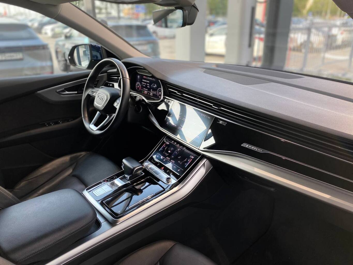 AUDI Q8