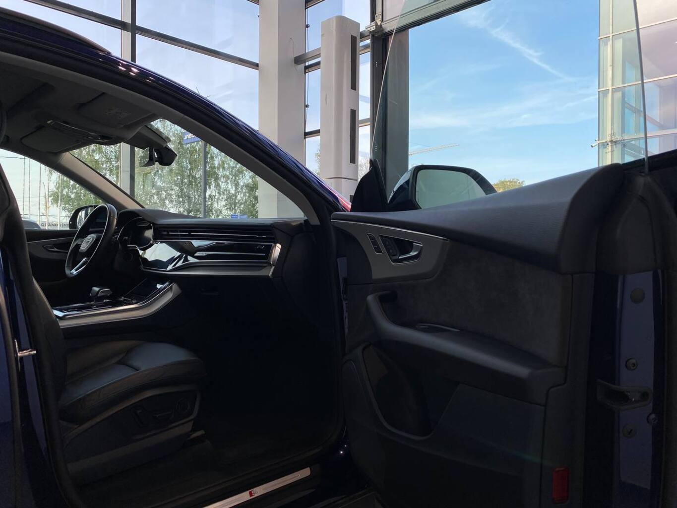 AUDI Q8