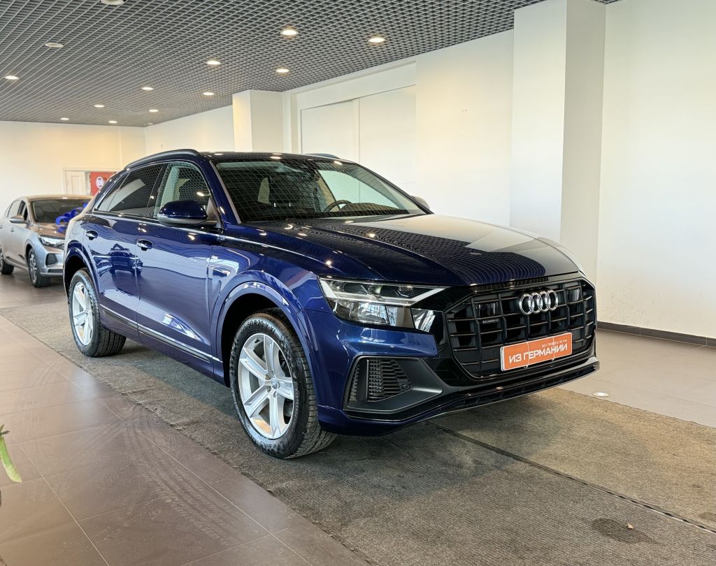 AUDI Q8