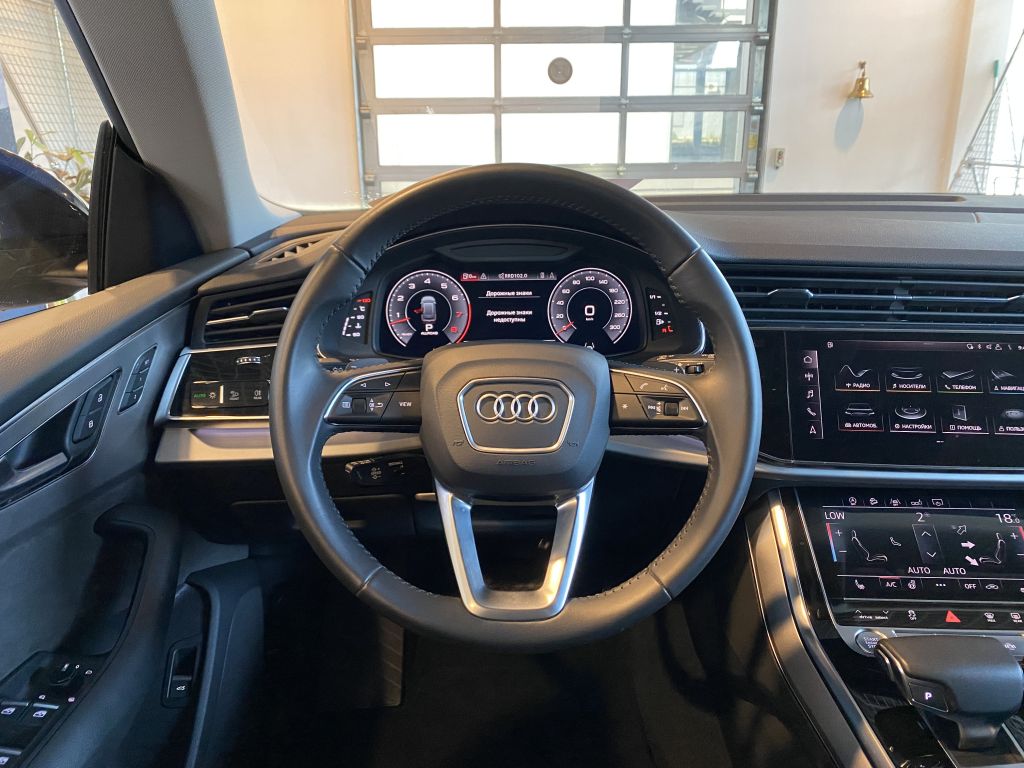 AUDI Q8