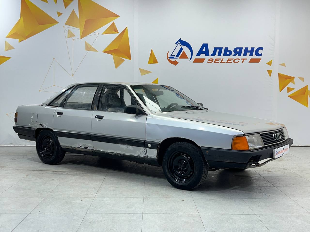 AUDI 100