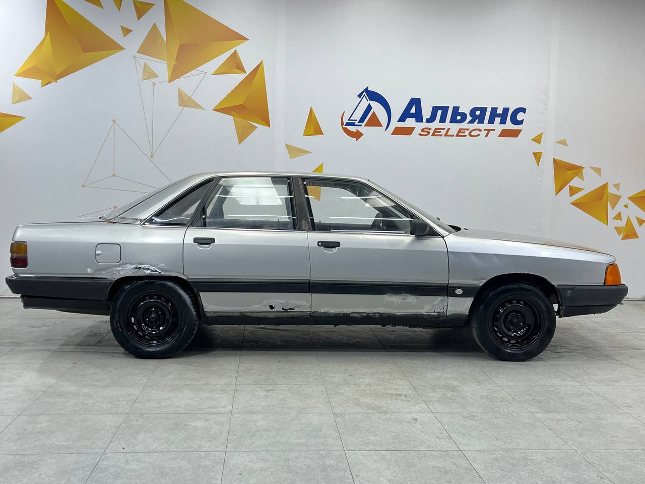 AUDI 100