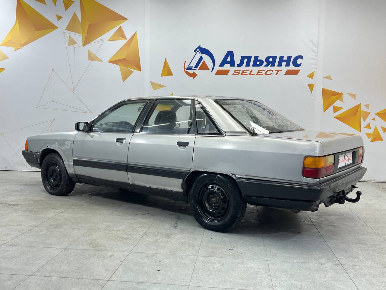 AUDI 100
